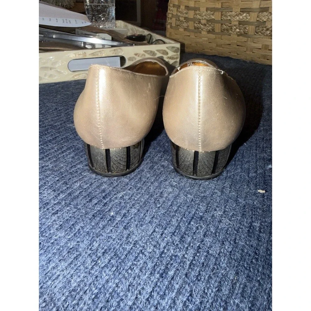 VTG Timothy Hitsman Gold Heels Women 9  Leather Almond Toe  Cute Decorative Heel